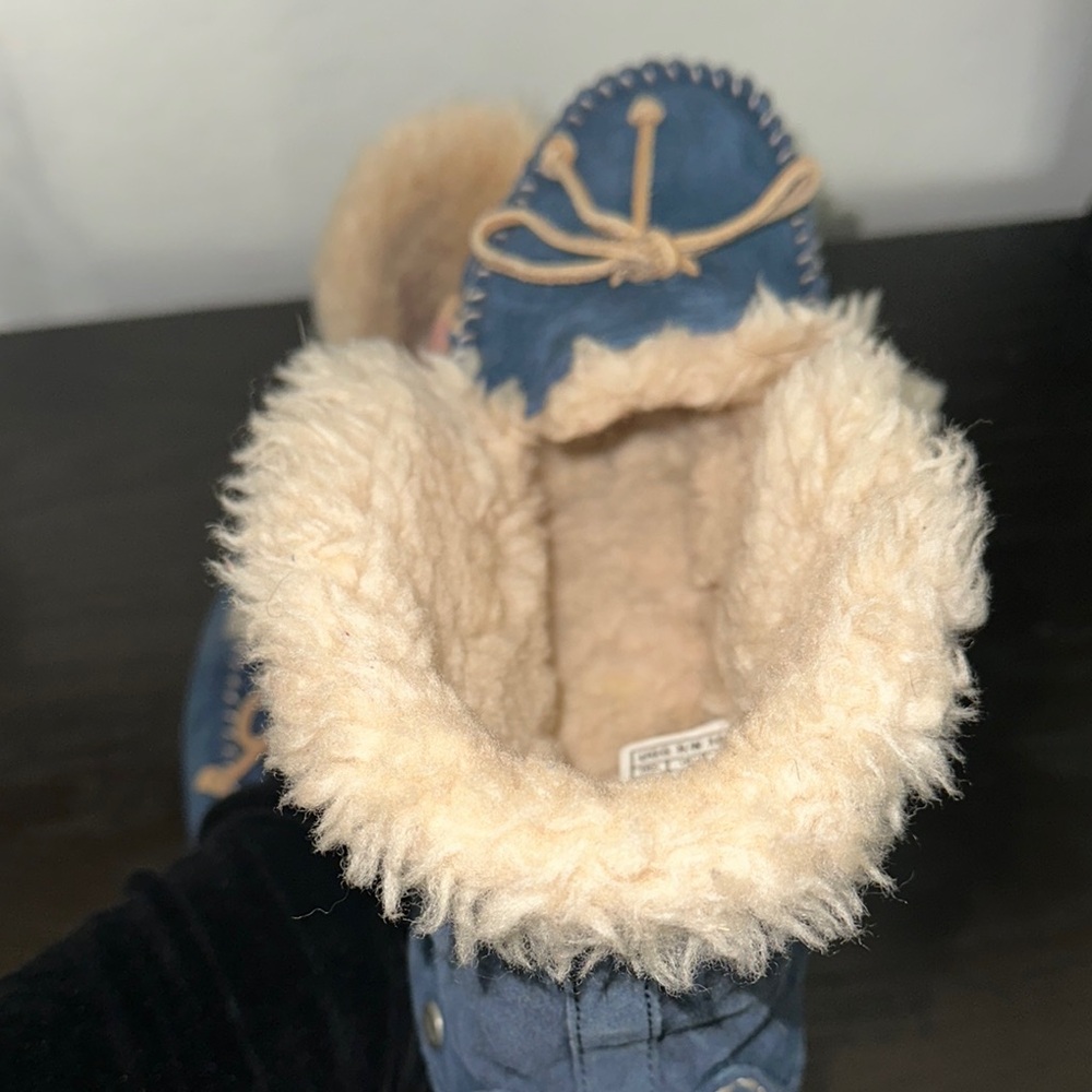 UGG Women's Blue Suede Slippers with Cream Fur - Picture 12 of 16